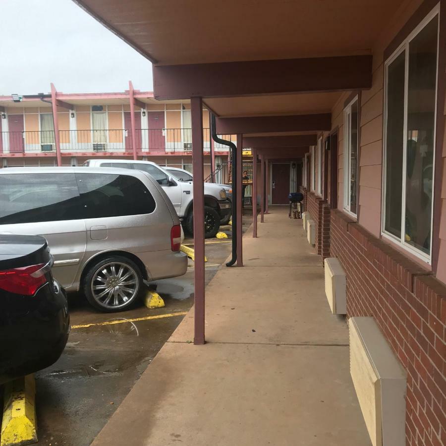 Guest Inn Yukon Εξωτερικό φωτογραφία